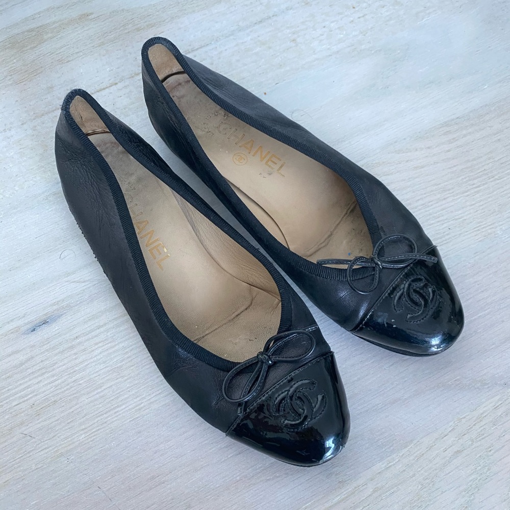 CHANEL - classic black ballerina flats used